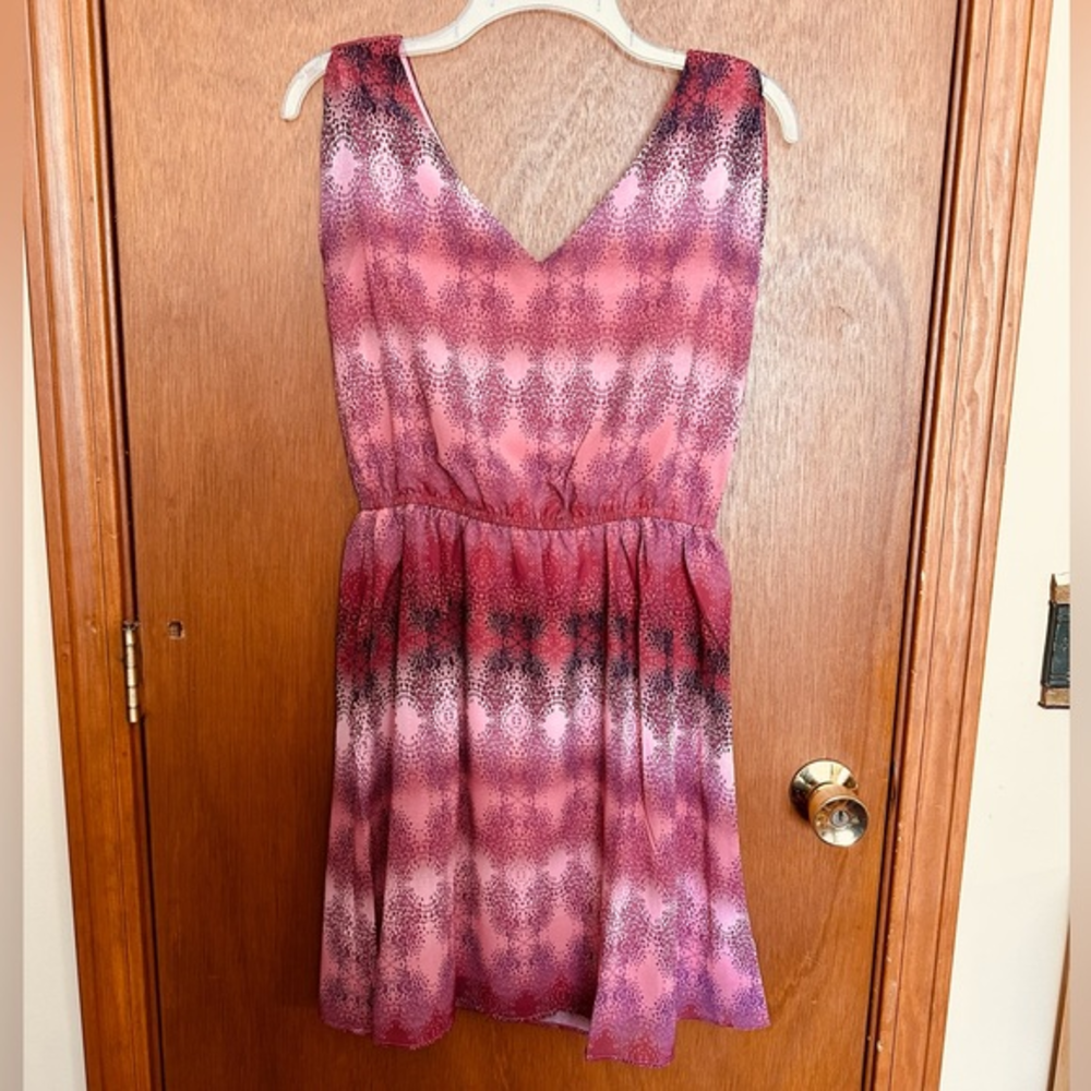Lavand Pink Small S Sleeveless Linear Print V Neck Lined Dress NWT